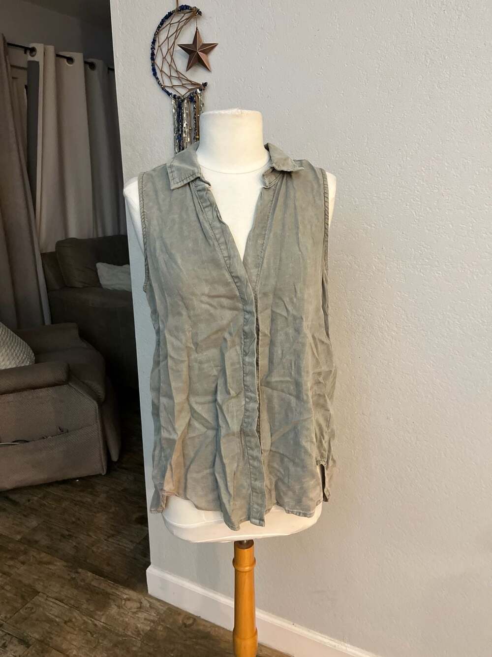 Bella Dahl Sleeveless Tencel Button Back Top, Size S